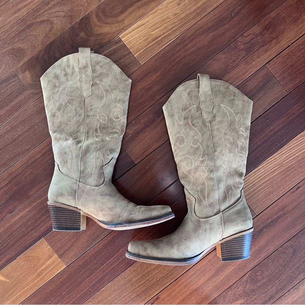 luv Women's Tan Cowboy Boots